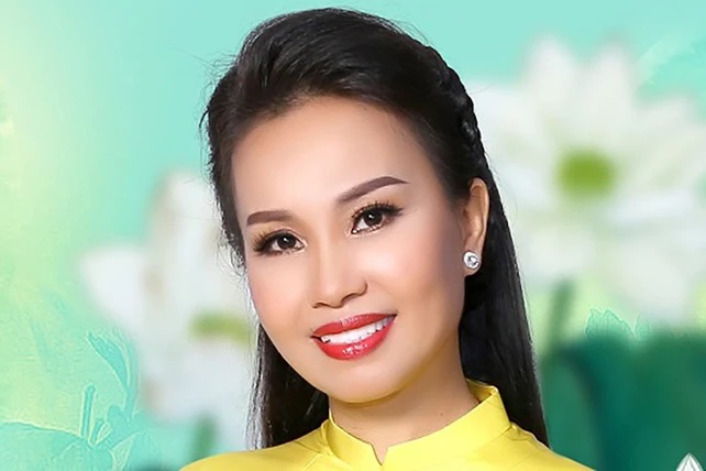 cam-ly-co-gai-mo-duong