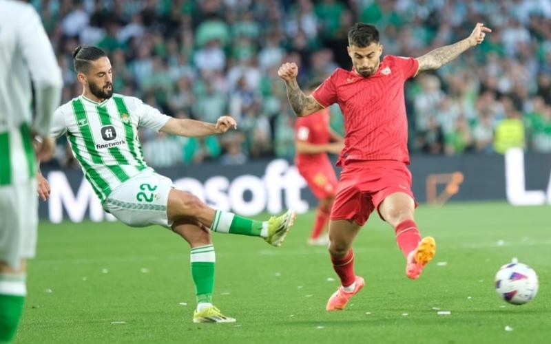 Thế trận giằng co và hấp dẫn trong hiệp hai